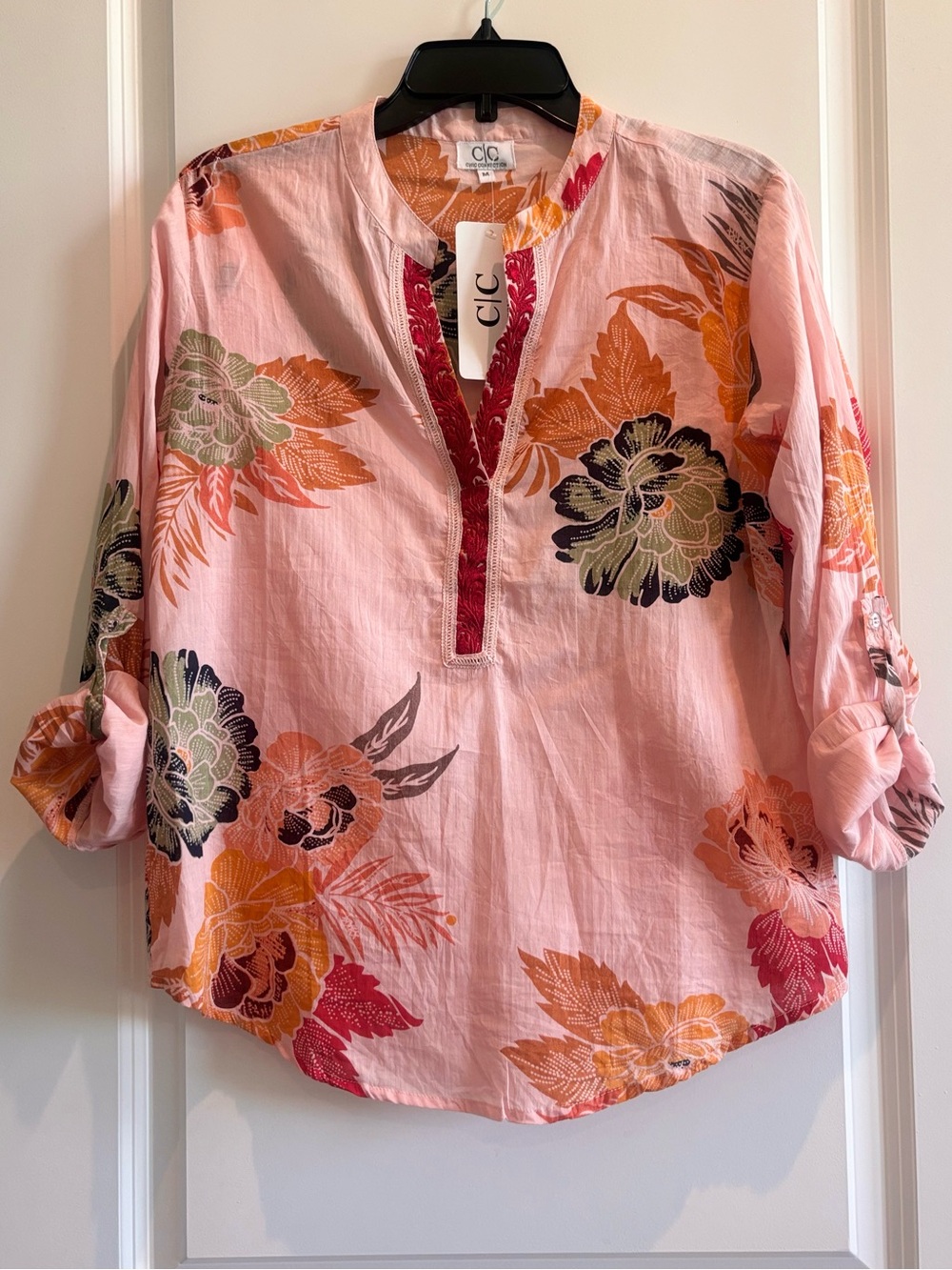 CIC Chic Connection Pink Floral Embroidered Roll Tab Blouse Size M NWT